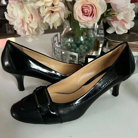 Cole Haan Women Shoe Size 8.5b Black Leather Kitten Heel Pump pre-loved - Picture 2 of 7